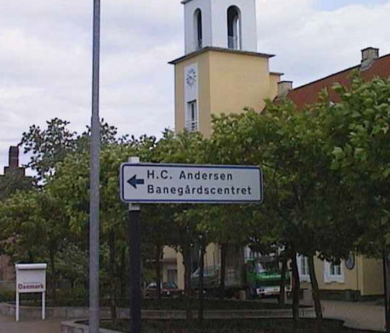 Skilt ved Albani Torv med ''Banegårdscentret''